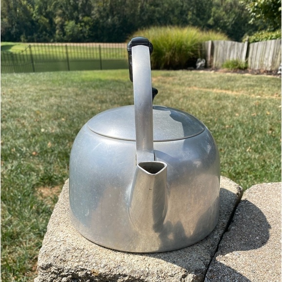 ALUMINUM KETTLE~GOOD VINTAGE USEABLE CONDITION~HOLDS ABOUT 1/2 GALLON~NICE~G11 - Picture 4 of 8